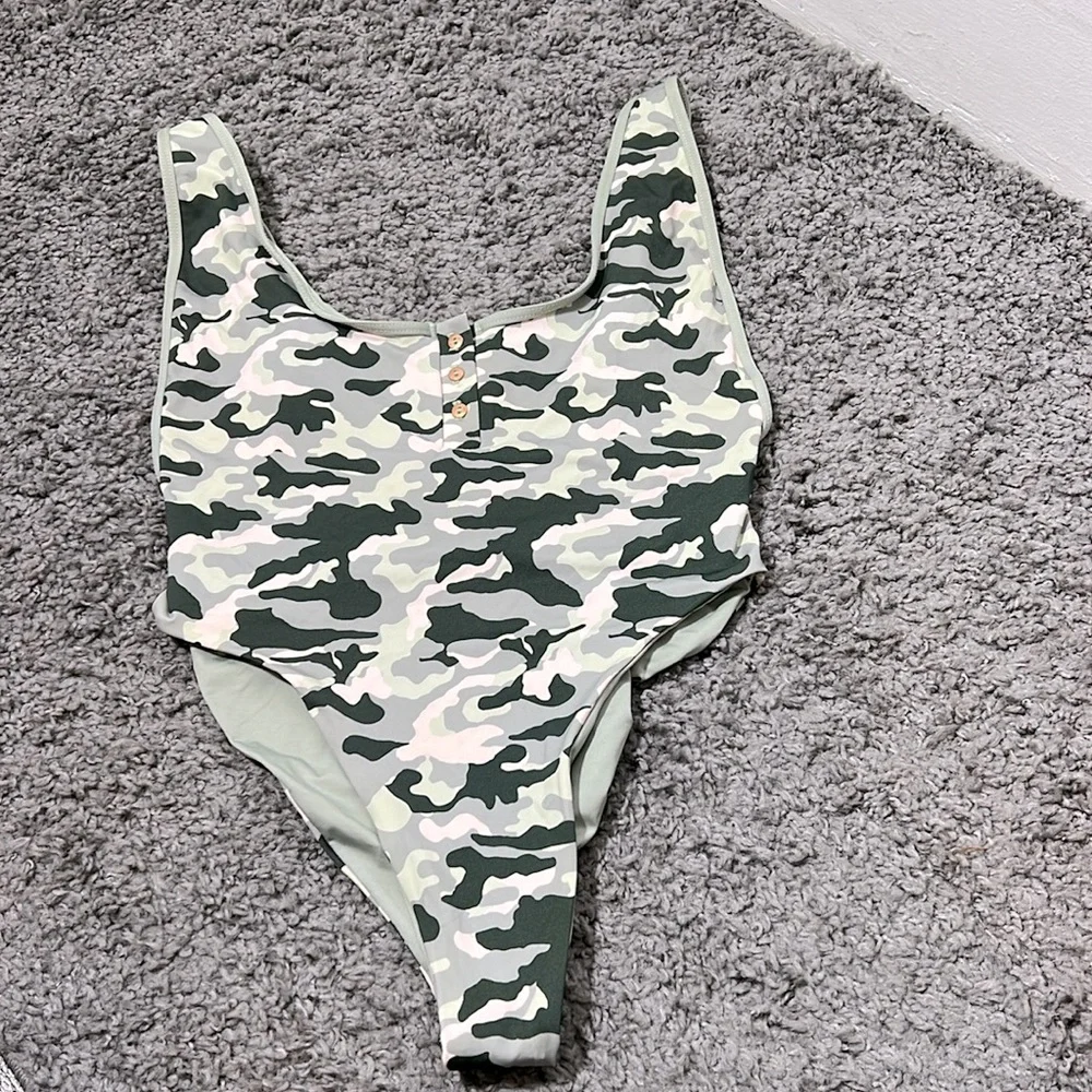 Frankie's Archer Camo Swimsuit Size Large